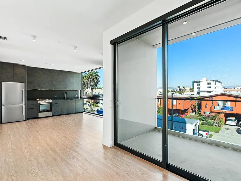 Venue Residences — Photo 72