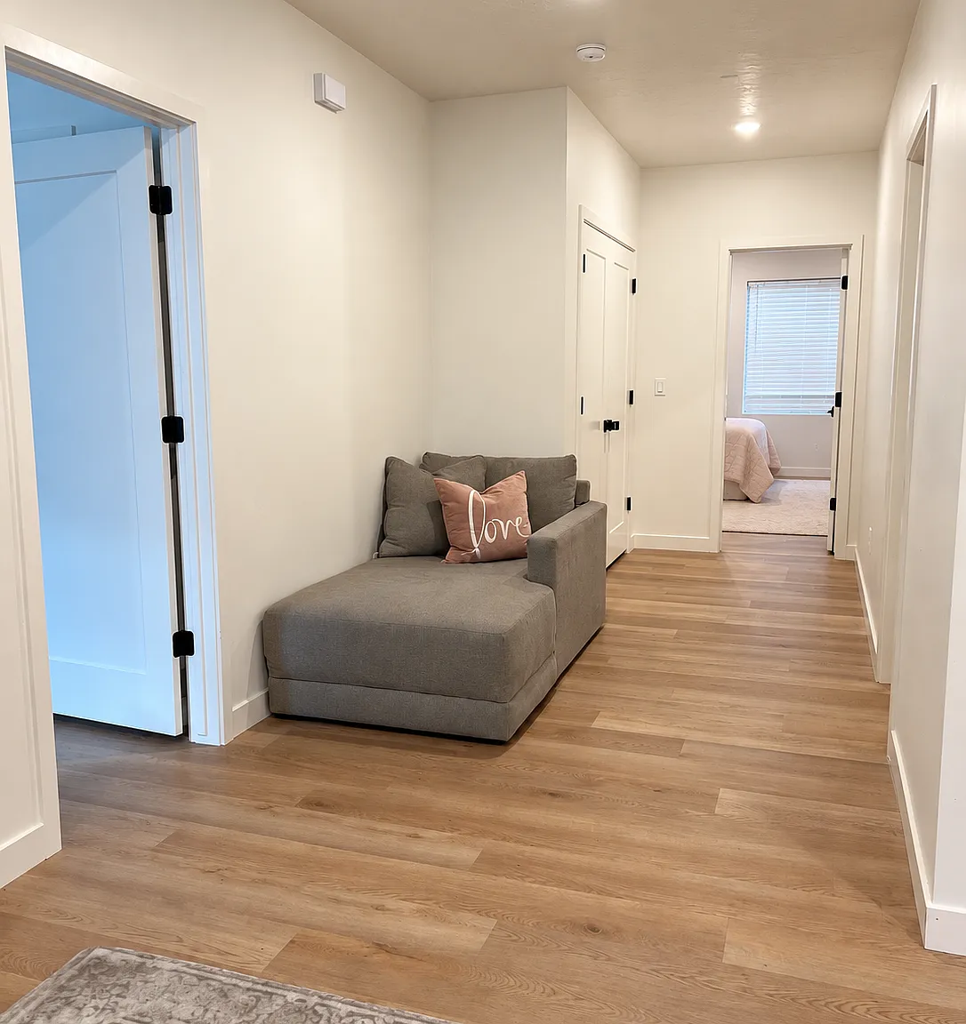 1 bed, 900 sqft, $1,600 — Photo 2
