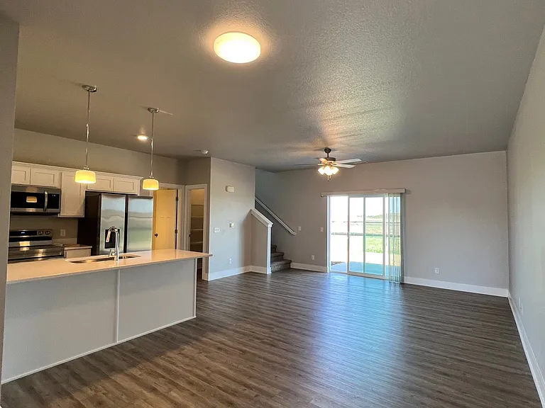233 NW Greenway Pl — Photo 17