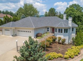 2 New Cameron Dr, Lexington, VA 24450