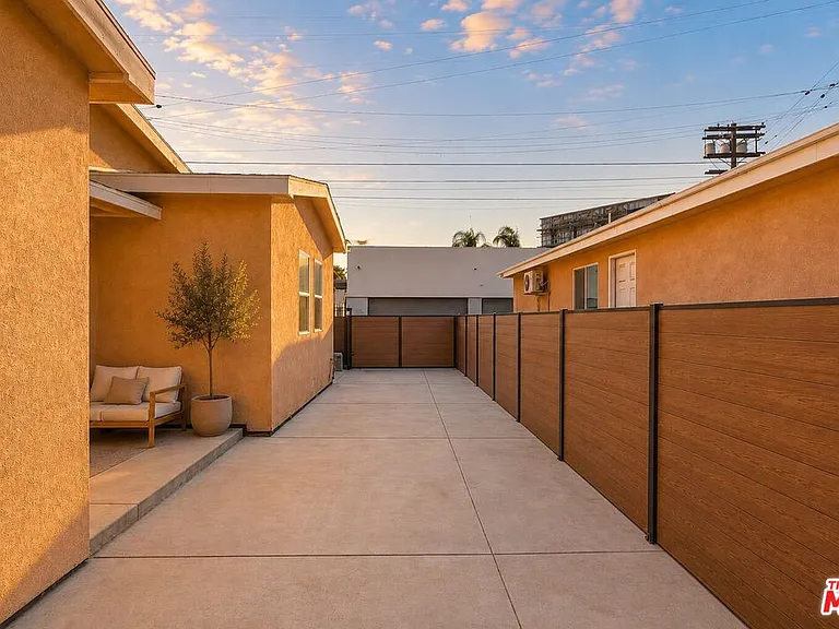 3765 Globe Ave — Photo 22