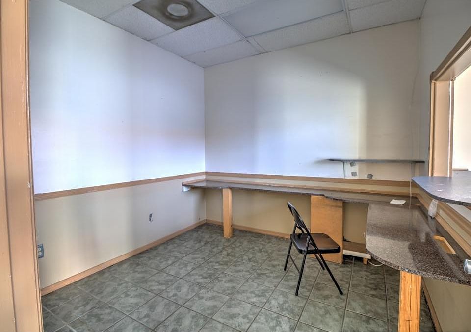 2nd image of 102 SW 3rd Ave