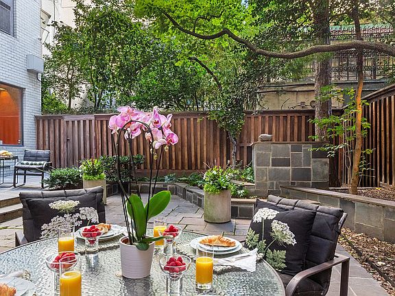 5th image of 812 5th Avenue Maisonette