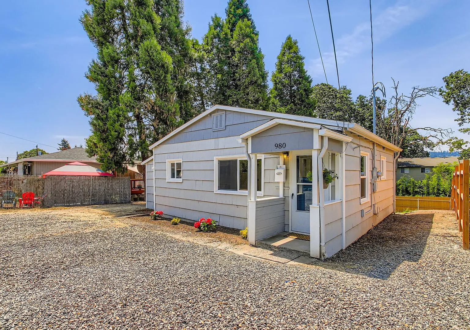 2 Bedroom Cottage — Photo 2