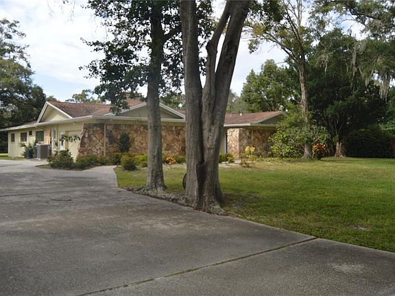 3rd image of 2111 Paddock Cir