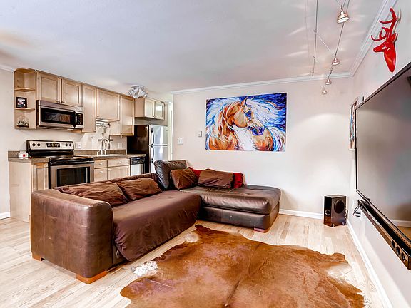 3rd image of 1135 N Elizabeth St APT 105