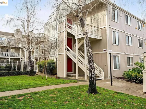 2715 Oak Rd APT B, Walnut Creek, CA 94597