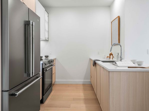218 Front St #2041