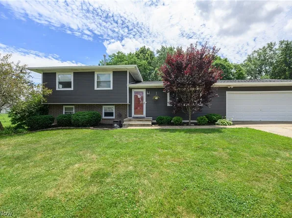 5666 Darletta St SW, Navarre, OH 44662