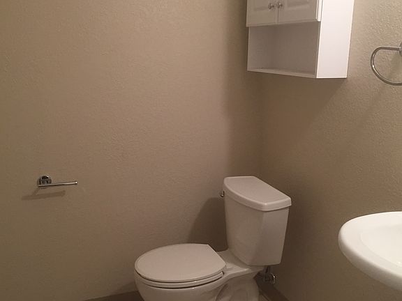 Basement 1/2 bath