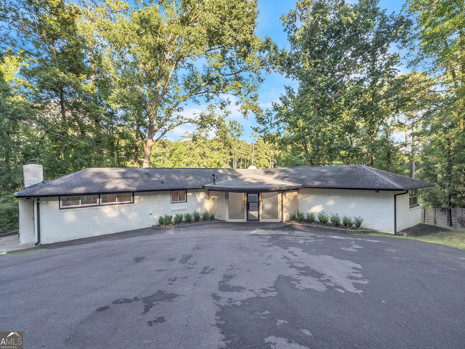 3 bed, 2.0 bath, 2680 sqft, $2,850 — Photo 1