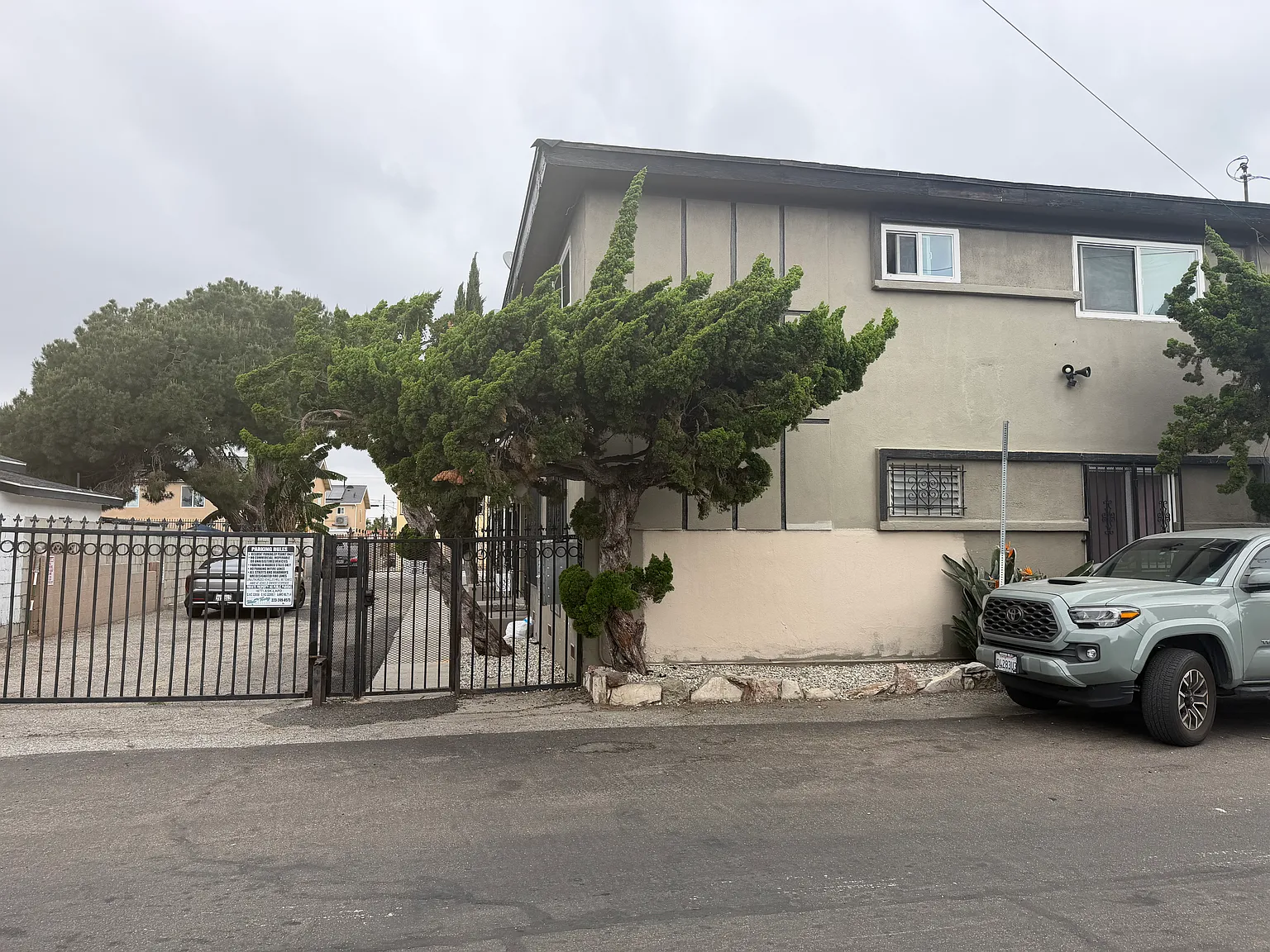 2 bed, 950 sqft, $2,200 — Photo 2