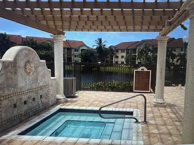 201 Villa Cir #201 — Photo 11