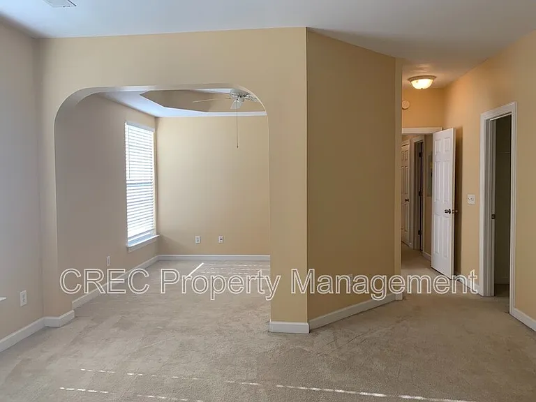 1415 Belcourt Ln — Photo 17