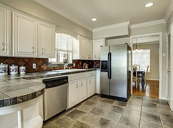 4th image of 4551 Ashford Dr