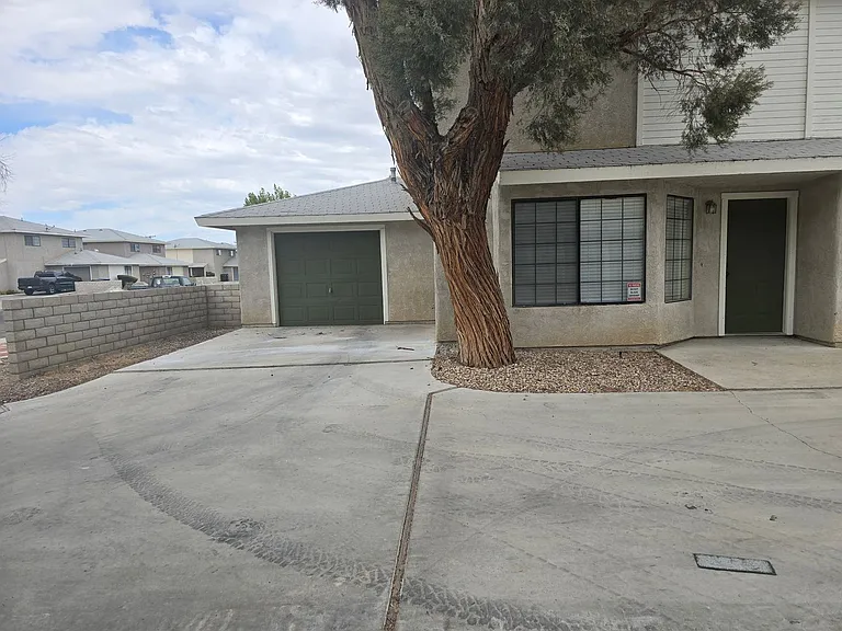 625 W Perdew Ave — Photo 3