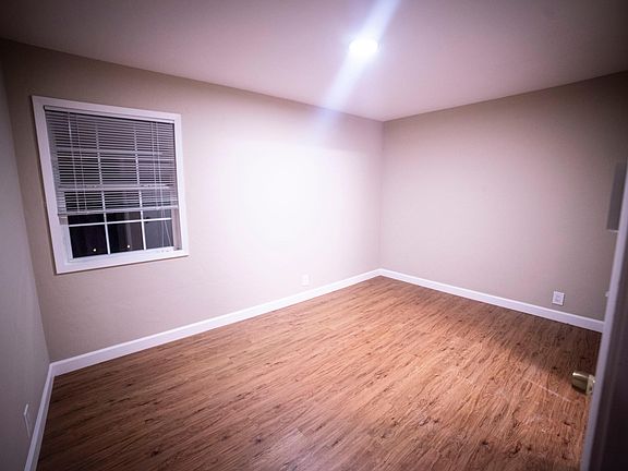 3rd image of 1034 Parkinson Ct