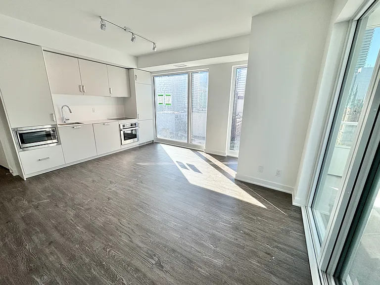 88 Queen St E #1210 — Photo 5