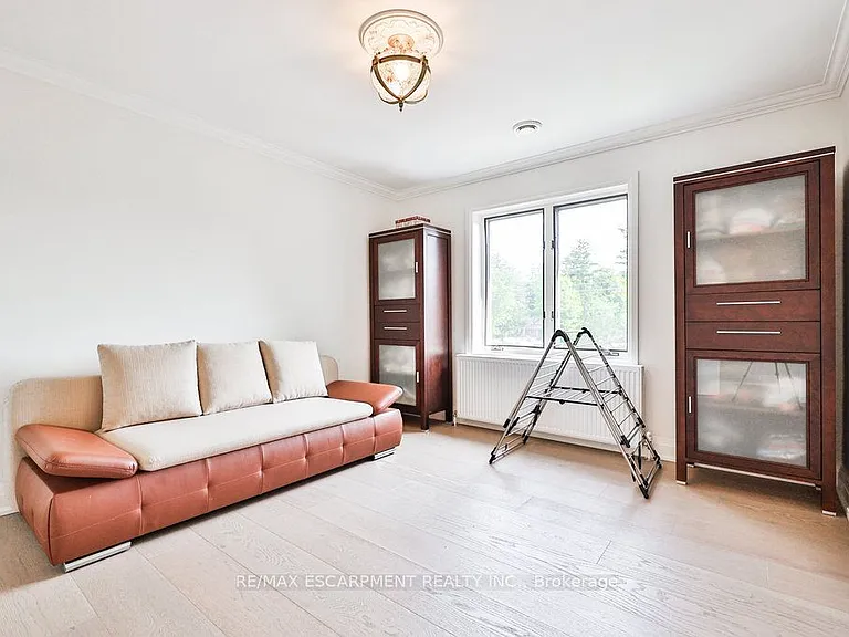 1430 Hurontario St #A — Photo 23