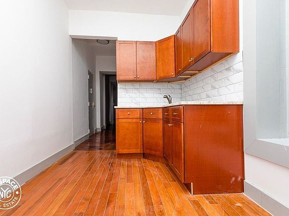 3rd image of 161 Vernon Ave #B3