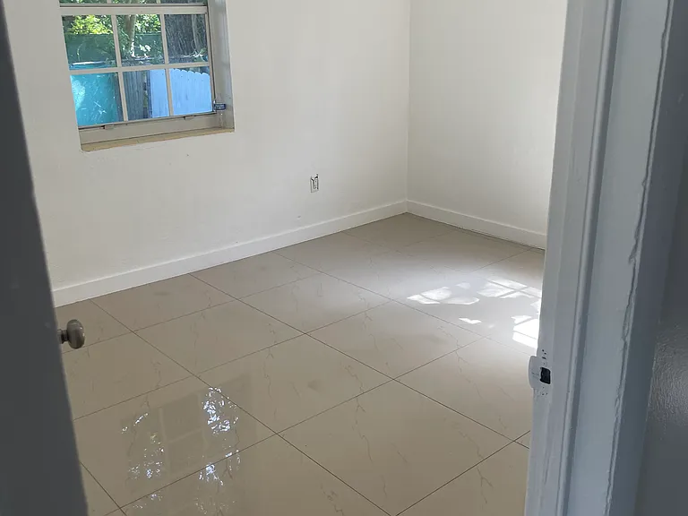 3510 NW 11th Ave #3510 — Photo 7