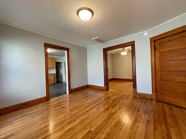 516 8th Ave NE #2 — Photo 6