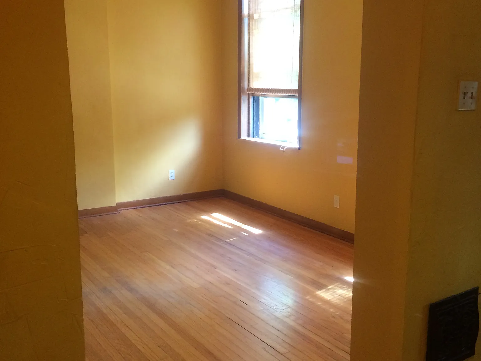 2 bed, 1000 sqft, $1,300 — Photo 3