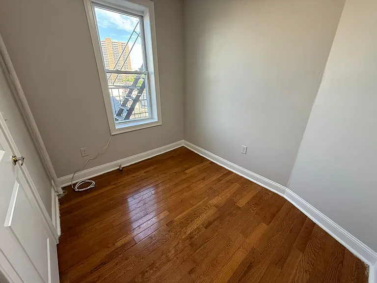 5712 Hudson Ave #10E — Photo 8