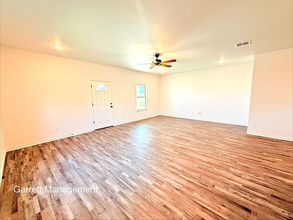 4th image of 828 Elijah Ln