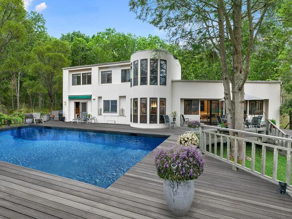 6 Wagon Ln, East Hampton, NY 11937
