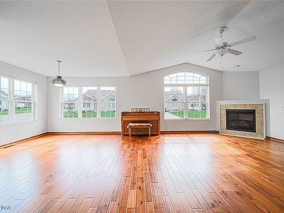 5th image of 206 Woodbury Cir