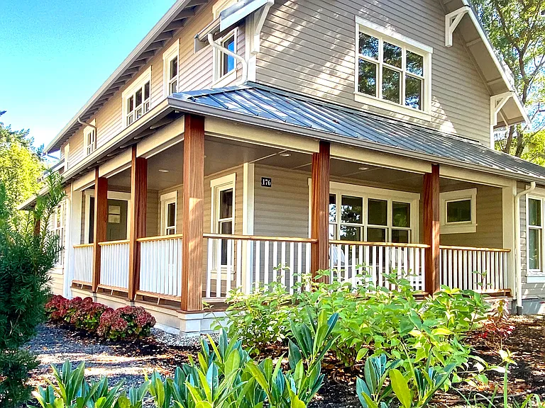 Exterior View of 176 Ericksen Avenue