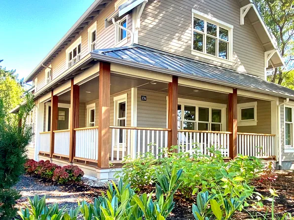 176 Ericksen Ave NE #2, Bainbridge Island, WA 98110