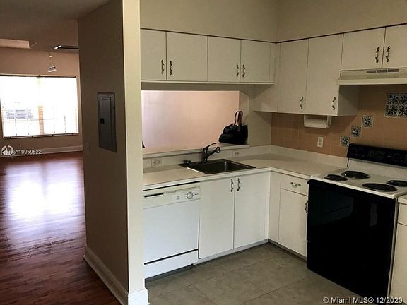 3rd image of 16669 Hemingway Dr #16669