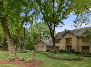 5 Crestview Ln, Lake Barrington, IL 60010