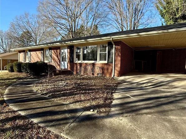 315 Brookwood Dr, Granite Quarry, NC 28146