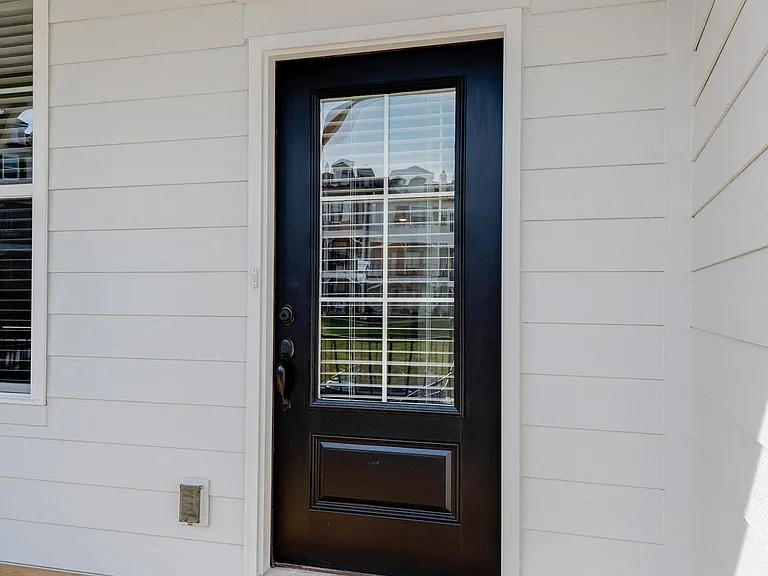410 Portsdale Dr — Photo 2