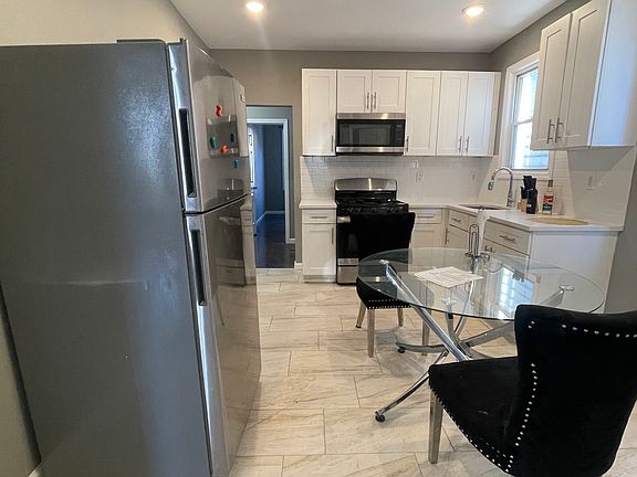 5th image of 225 Isabella Ave #1L