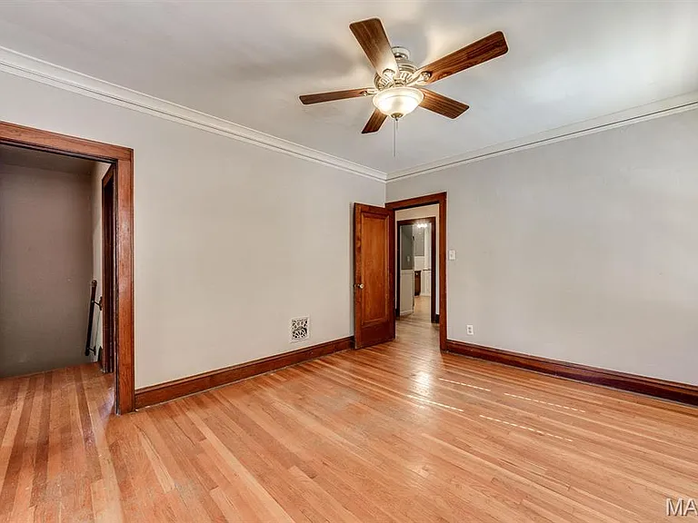 5058 Winona Ave — Photo 10