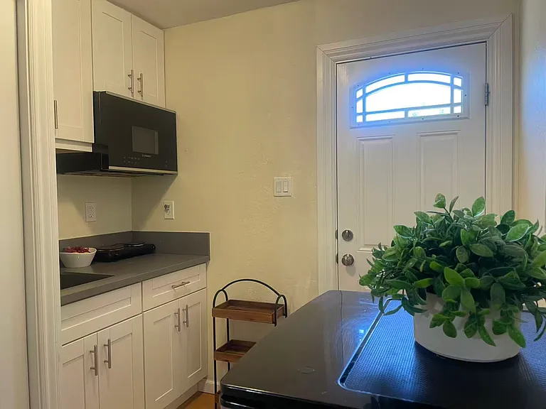 2420 Maywood Ave — Photo 9
