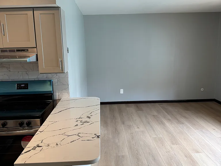 170 Knox — Photo 13