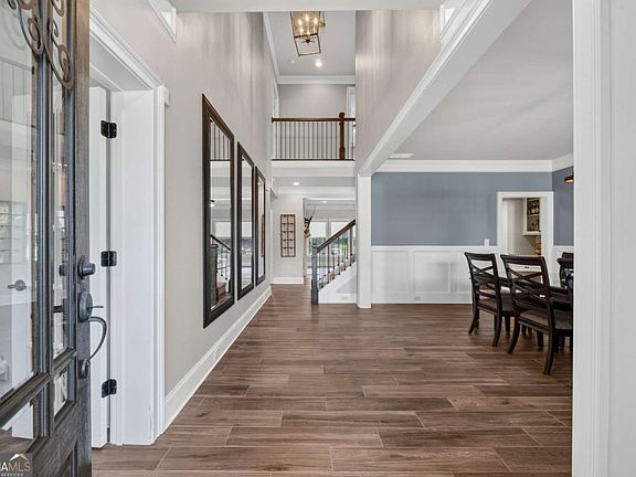 5th image of 111 Sierra Cir