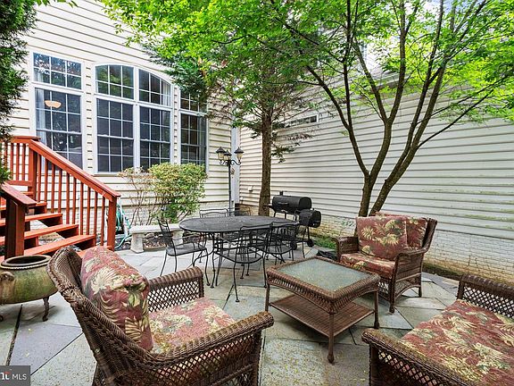 4th image of 305 Silver King Ln