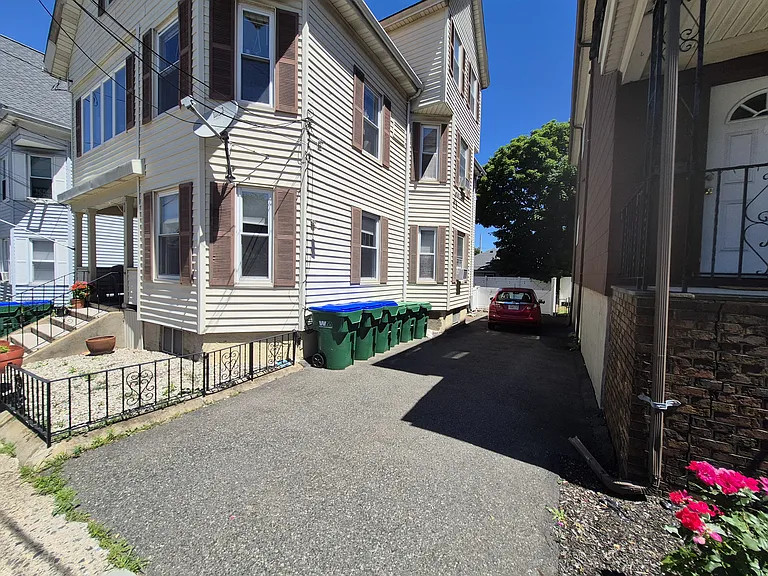 16 Sumner Ave — Photo 9