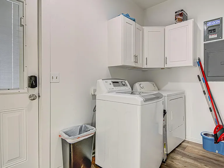 306 W Lexington Ave — Photo 17
