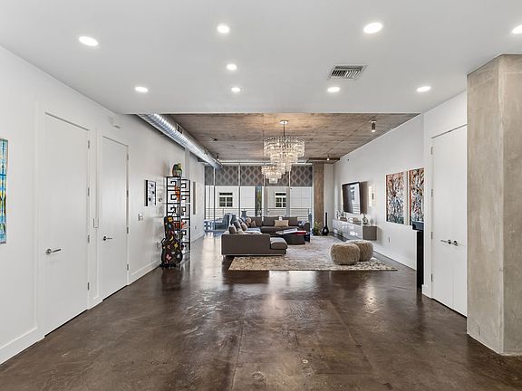 5th image of 3030 Bryan St Suite 209
