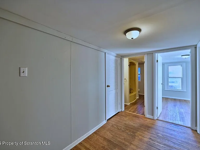 416 E Market St — Photo 27