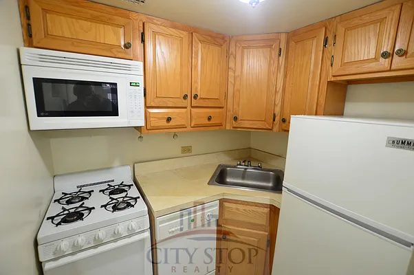 Rented by City Stop Realty | media 2