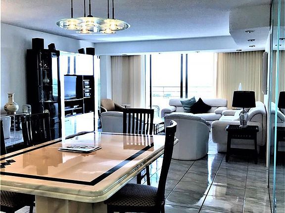4th image of 2500 Parkview Dr APT 1821