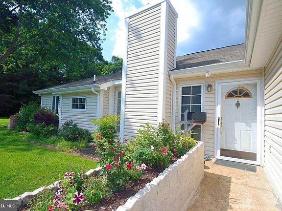 4th image of 21655 Weatherby Ln